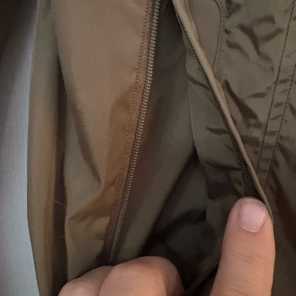 Orvis Outdoor Rain Jacket - Picture 6 of 12
